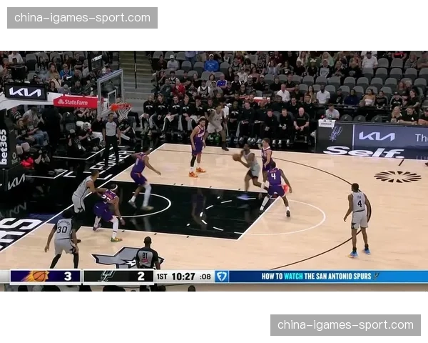 特写:关键时刻,阿奴诺比抢断后助攻巴恩斯上篮,锁定胜局 特写:关键时刻,阿奴诺比抢断后助攻巴恩斯上篮,锁定胜局