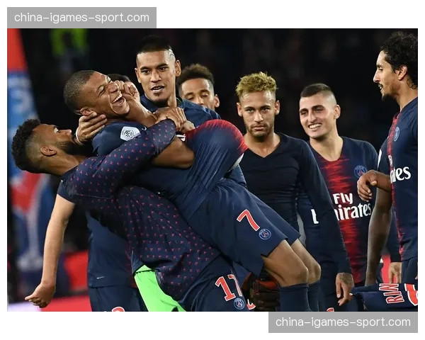 法甲战报:巴黎圣日耳曼对阵里尔,上半场双方累计完成高达47次攻守转换 法甲战报:巴黎圣日耳曼对阵里尔,上半场双方累计完成高达47次攻守转换